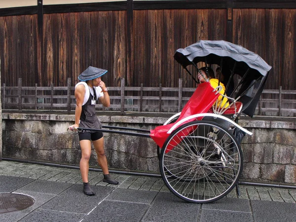 Kyoto Japonya Temmuz 2016 Kyoto Tipik Bir Triportörde Bir Erkek — Stok fotoğraf