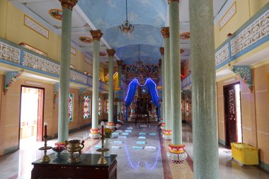 Hoi An, Vietnam, 19 Kasım 2020: Hoi An 'daki Cao Dai tapınağının ana tapınak manzarası