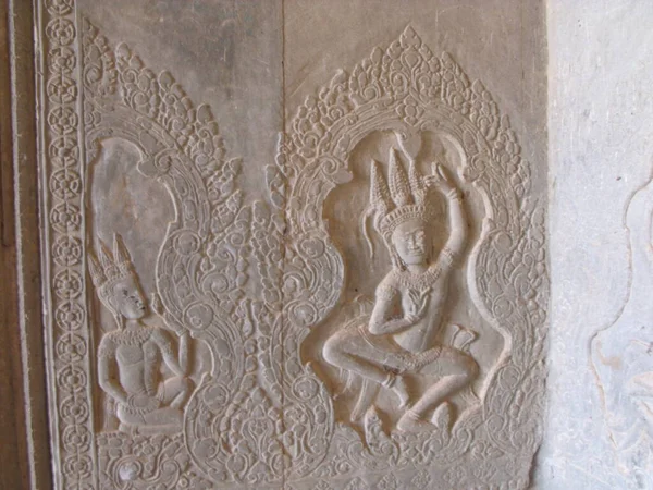 柬埔寨暹粒 Siem Reap Cambodia April 2016 两名石匠在吴哥高棉寺庙建筑群的吴哥窟神庙 Angkor Wat Temple — 图库照片