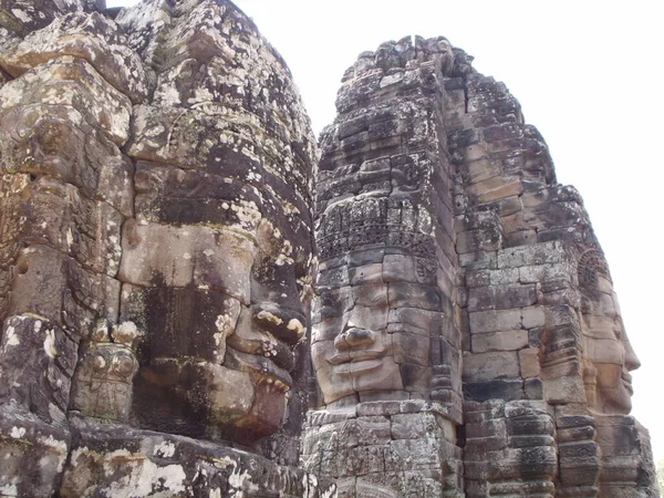 Siem Reap Kambodža Dubna 2016 Tři Tváře Vytesané Kamene Chrámu — Stock fotografie