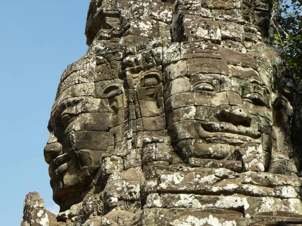 Siem Reap Kambodža Dubna 2016 Dvě Ženské Tváře Vytesané Kameni — Stock fotografie