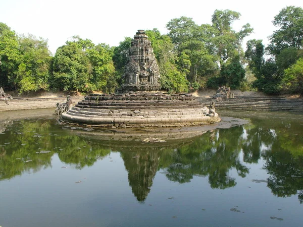 Siem Reap Camboya Abril 2016 Reflexión Agua Uno Los Monumentos —  Fotos de Stock