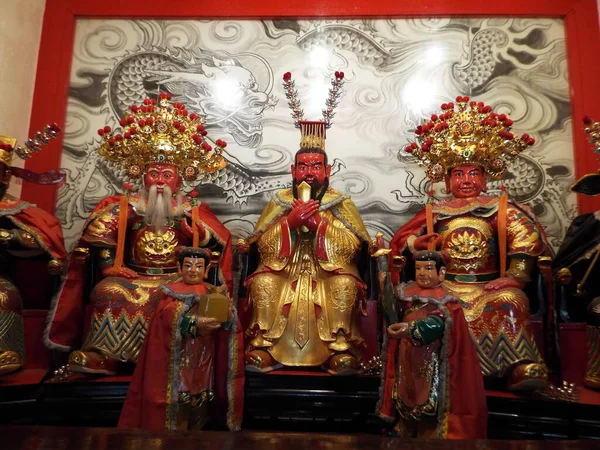 Medan Sumatra Indonesia Січня 2018 Золоті Божества Вівтарі Храму Vihara — стокове фото