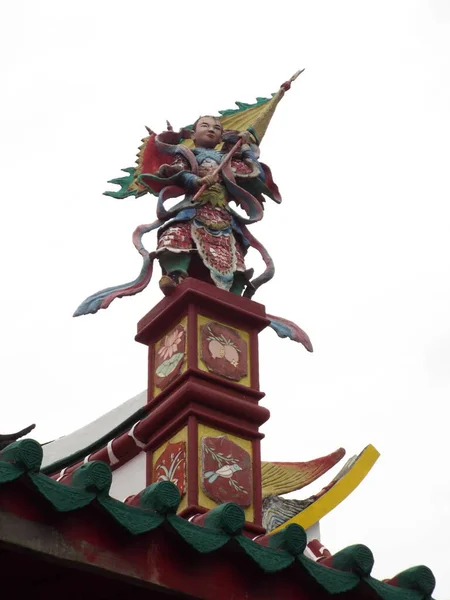 Медан Суматра Индонезия Января 2018 Года Скульптура Крыше Храма Вихара — стоковое фото
