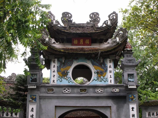 Hanoi Vietnam Juin 2016 Toit Une Des Portes Accès Temple — Photo