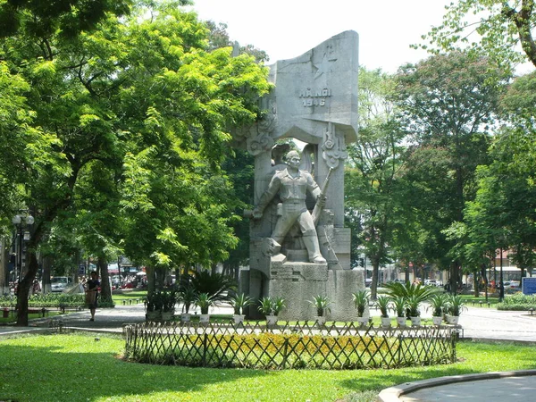 Hanoi Vietnam Giugno 2016 Monumento Pietra Nel Giardino Van Xuan — Foto Stock
