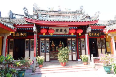 Hoi An, Vietnam, 8 Mart 2021: Hoi An, Vietnam 'da bir Taoist Tapınağı girişlerinden biri