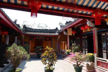 Hoi An, Vietnam, 8 Mart 2021 Hoi An, Vietnam 'daki Taoist Tapınağın Avlusu
