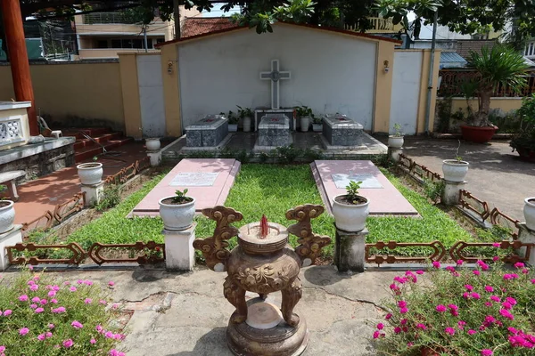 Hoi Vietnam Juli 2021 Pemakaman Kecil Halaman Gereja Katolik Nha — Stok Foto