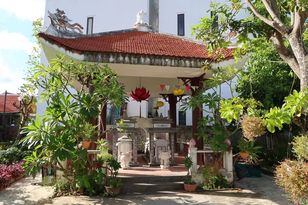 Hoi Vietnam Septiembre 2021 Varias Tumbas Los Jardines Del Templo — Foto de Stock