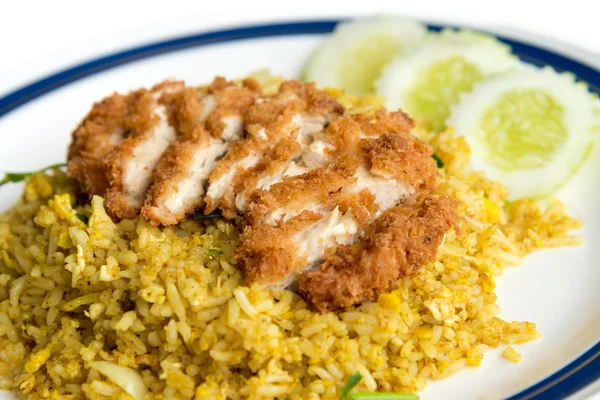 Arroz frito con pollo crujiente — Foto de Stock