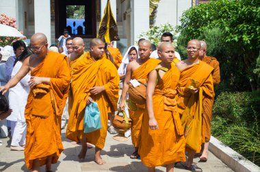 wat Tay bodhigaya Budizm tapınak etrafında Tay keşiş 