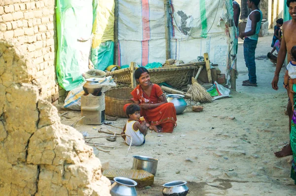 Family in slum of India — Stock Photo, Image