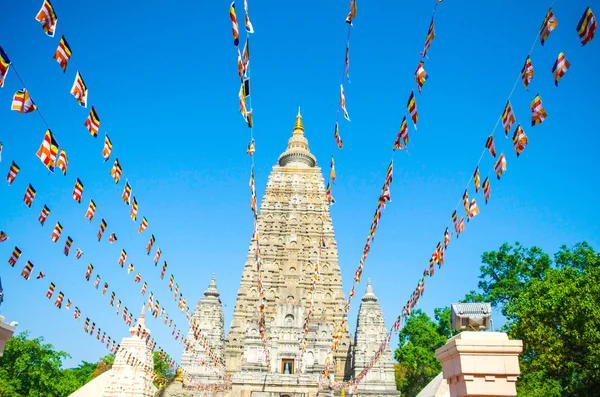 berrak gökyüzü ile mahabodhigaya