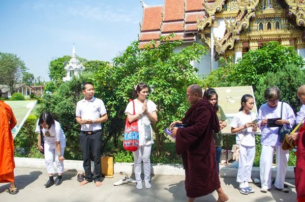 People give charity to monk — Stock Photo, Image