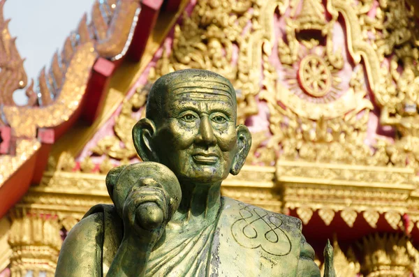 Wat mahaeyong Budizm nakhon si bu tapınakta bir keşiş heykeli — Stok fotoğraf