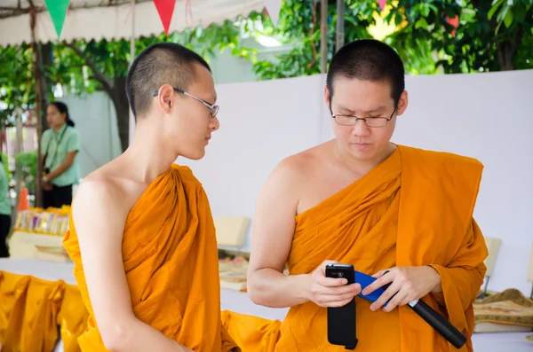 BANGKOK ,THAILAND - 9 JULY 2014 : Unknown two monks in Buddhism — Stock Photo, Image