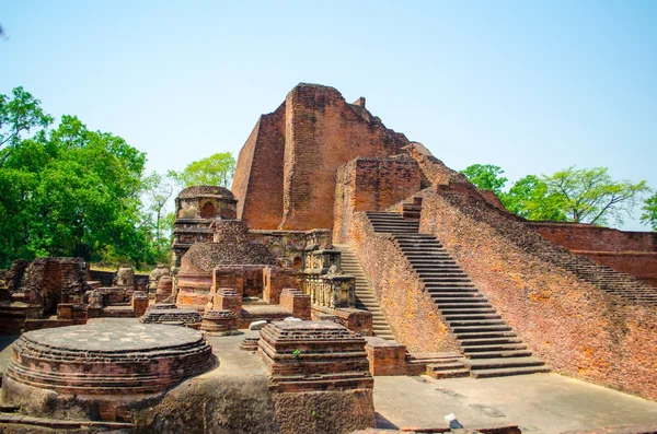 Ruine der Universität von Nalanda: Haupttreppe des Tempels lizenzfreie Stockfotos