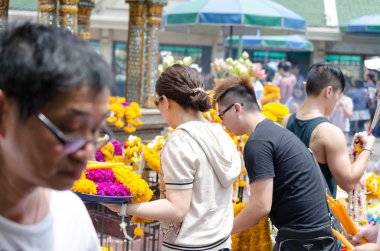 hindu Tanrı tapınak etrafında insanlar
