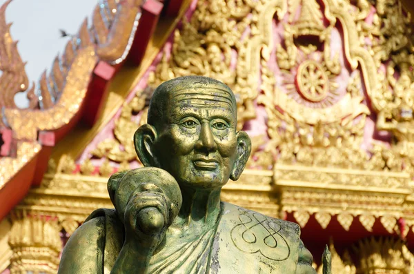 A monk statue  in Wat Mahaeyong Buddhism — Stock Photo, Image