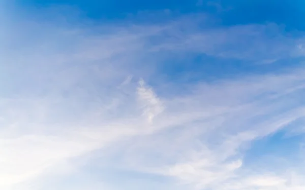 Schöner blauer Himmel — Stockfoto