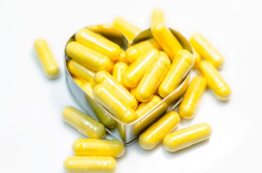 Sarı gıda supplemnet coq10 (co enzim q10) kapsül içinde iki hea