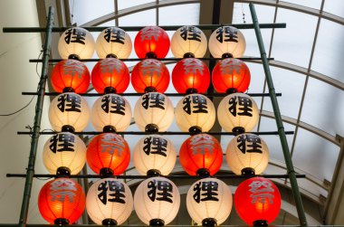 parlayan Japon lambaları satırları 