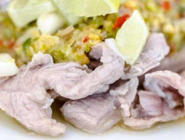 baharatlı domuz kıyılmış salata dilimlenmiş 