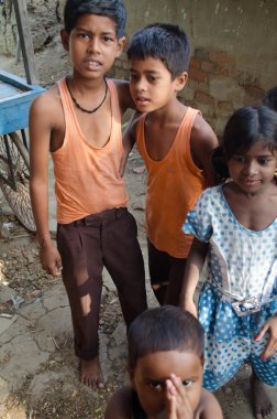 Gaya, Hindistan 13 Mayıs, 2014 - Hintli çocuk gaya gecekondu bilinmeyen 