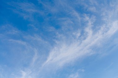 Cirrus bulut mavi gökyüzü ile