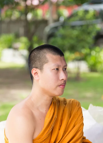 Monk sit alone in temple — Stock Photo, Image