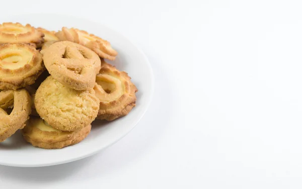 Galletas danesas en plato aislado — Foto de Stock