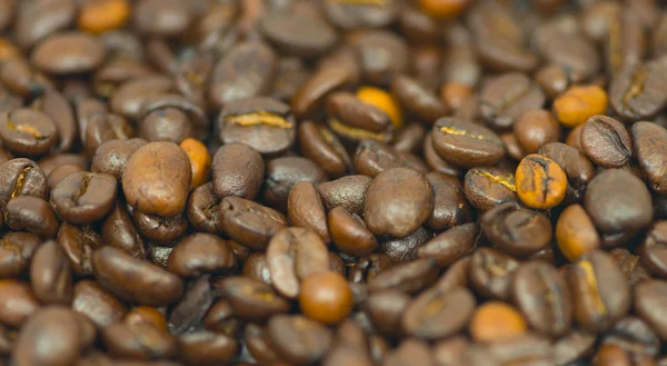 Roasted coffee beans background — Stock Photo, Image