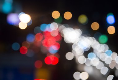 Bokeh trafik ışığı gece şehir içinde