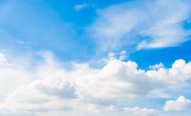 Güzel Bulutlu Mavi Gökyüzü  
