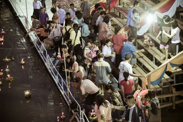 People around  Loi Krathong festival  in Thailand — Stock Photo, Image