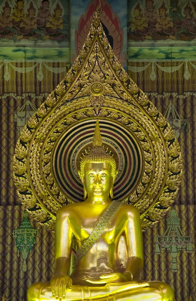 Ancienne statue de Bouddha d'or en Thaïlande — Photo