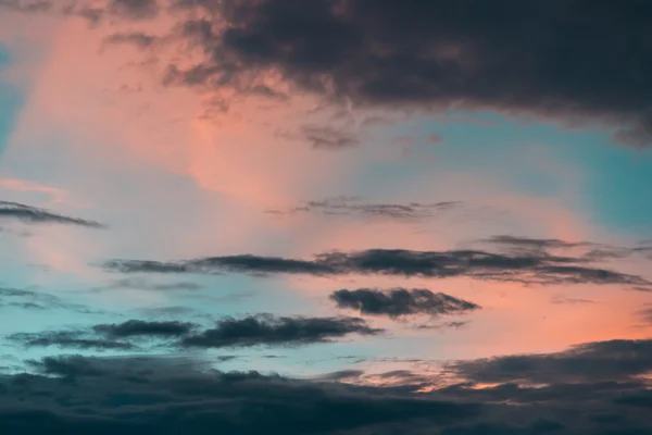 Belo céu crepúsculo rosa — Fotografia de Stock