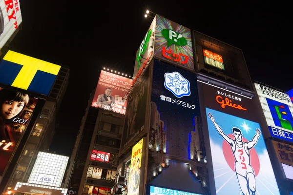 Osaka en la noche alrededor de Gulico luz de neón comercial —  Fotos de Stock