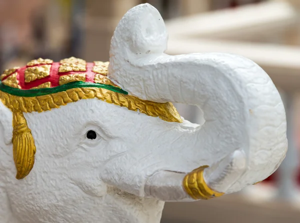 Escultura de elefante branco close-up — Fotografia de Stock