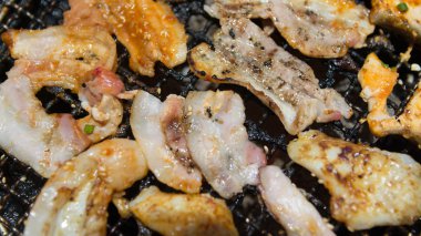 Korece tarzı ızgara Somon Balık ve et portre 