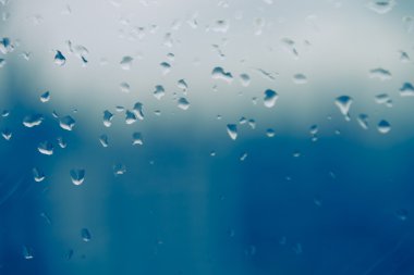 İle yağmur damla arka plan sesi bölünmüş ayna