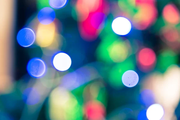 Bokeh bulanıklık ışık dekorasyon Noel ağacı üzerinde — Stok fotoğraf