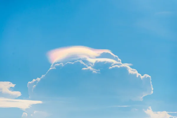 Nube de arco de lluvia en día soleado —  Fotos de Stock