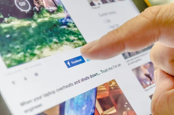 Tryck på för att dela Facebook — Stockfoto