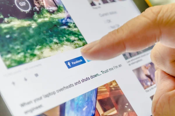Touch zum Teilen von Facebook Stockfoto