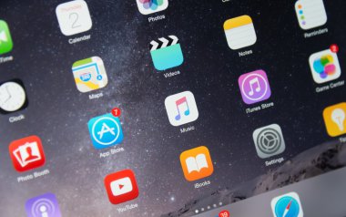 Apple ipad ekranda Apple müzik uygulaması ile  