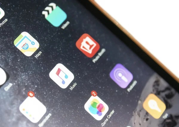 IOS cihazın ekran izole Apple müzik üzerinde duruldu