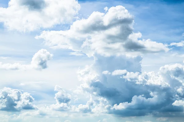 Cloudy sky   in summer — Stock Photo, Image