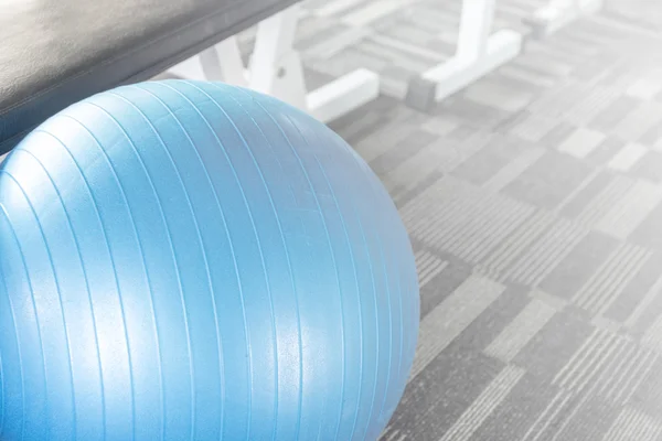 Gimnasio azul bola split tono — Foto de Stock